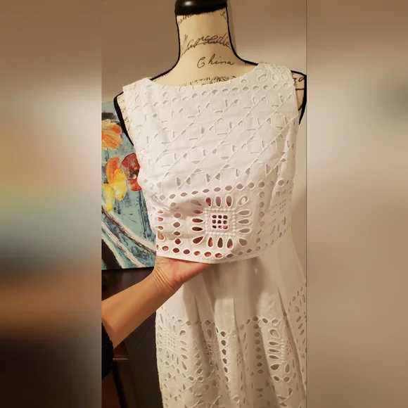 Lauren Ralph Lauren Woman's  Cotton Eyelet, White Sleeveless Size 4. - Picture 4 of 6